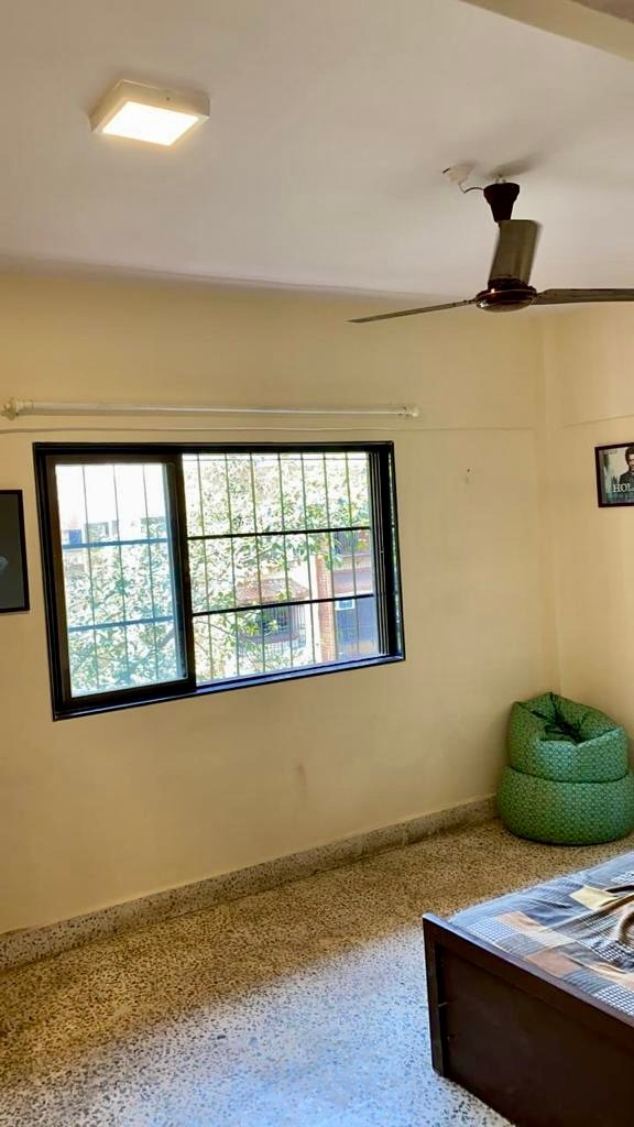 2 BHK Semi Furnished in Skyway Apartments , Andheri West